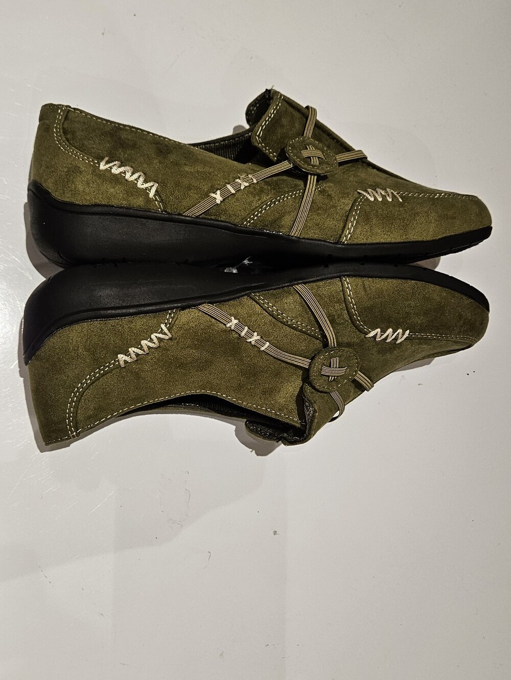 NWOT Classique Olive Green Suede Comfort Loafers Slip-On - Picture 8 of 11